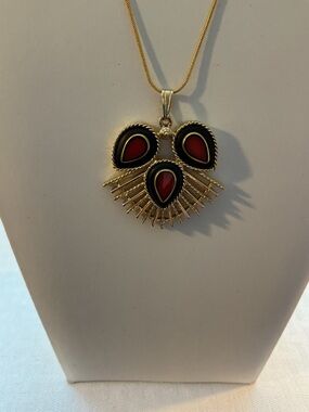 Sarah Coventry Vintage Gold Tone Pendant